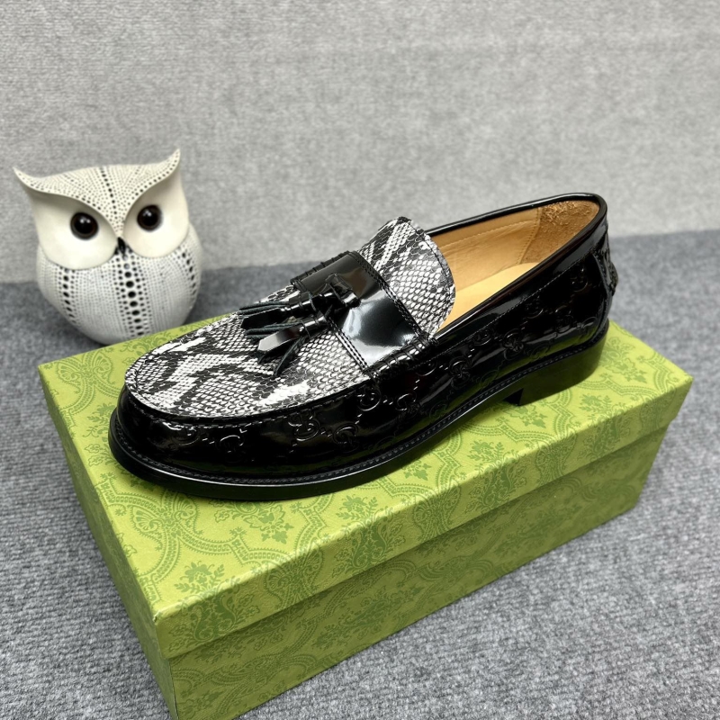G*u*i leather shoes
